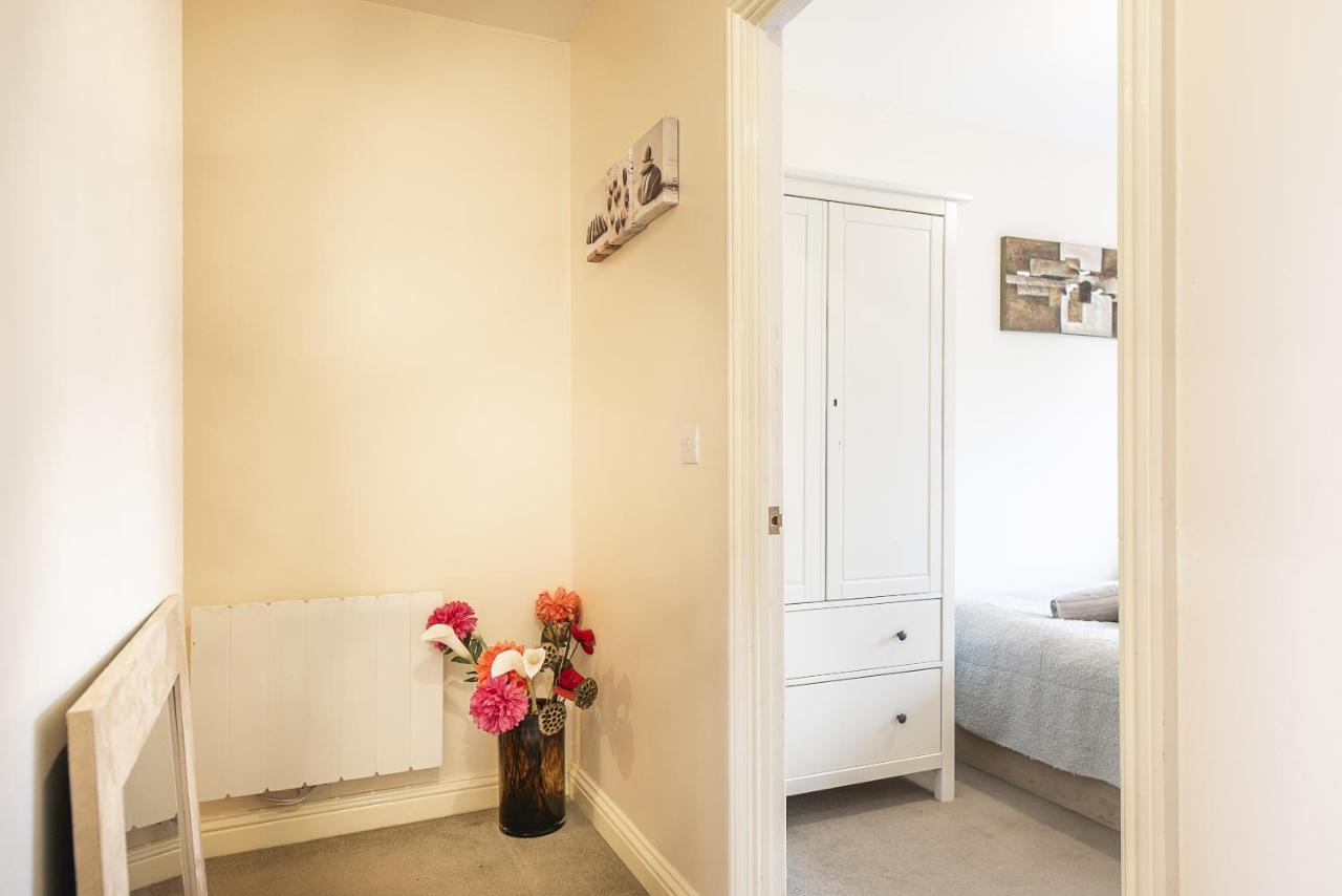 Inaras Place Ейлсбъри Екстериор снимка